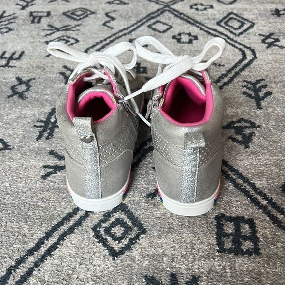 High top metallic sneakers - girls size 5 rainbow sole zip up side - Picture 3 of 7